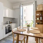 Charming Port Place Du Pin With Balcony شقة