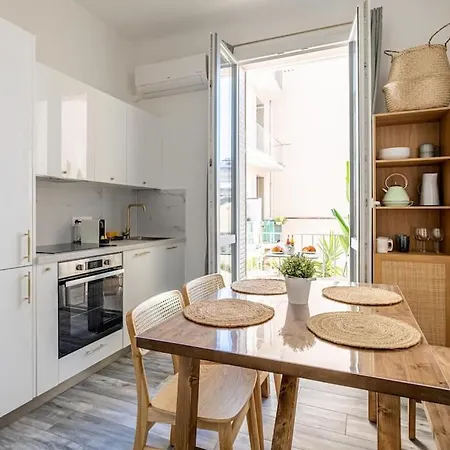 Charming Port Place Du Pin With Balcony 公寓