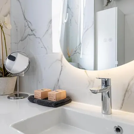 公寓 Charming Port Place Du Pin With Balcony 尼斯