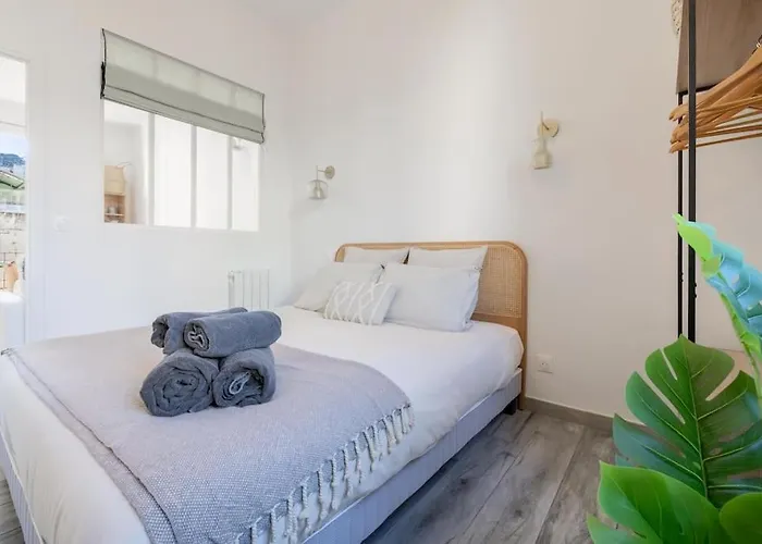 Charming Port Place Du Pin With Balcony * Niza