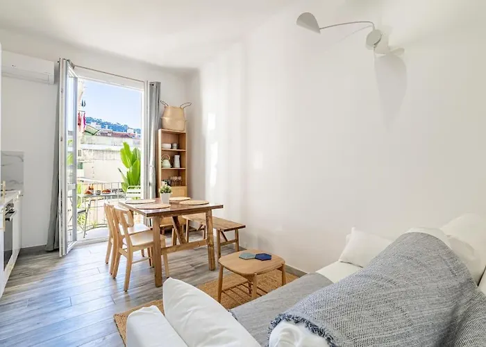 Apartamento Charming Port Place Du Pin With Balcony Niza