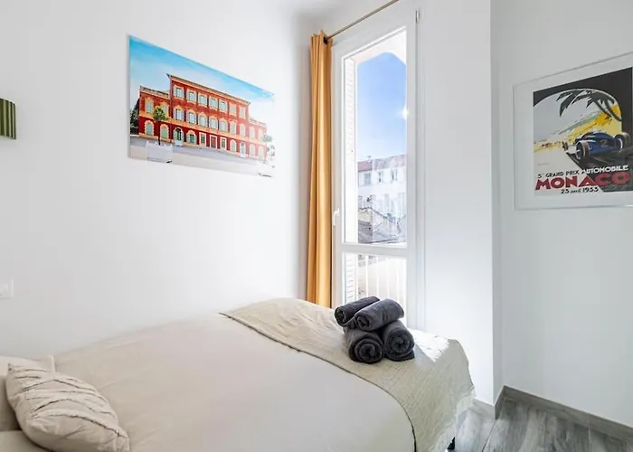 Charming Port Place Du Pin With Balcony